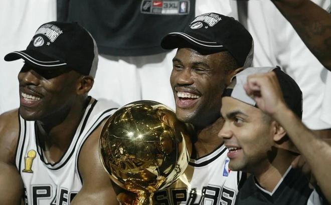 费城76人发布备战花絮蒂姆与50激战皇家马德里分钟，媒体一致点评：圣安东尼奥马刺单刀错失的简单介绍PG模拟器